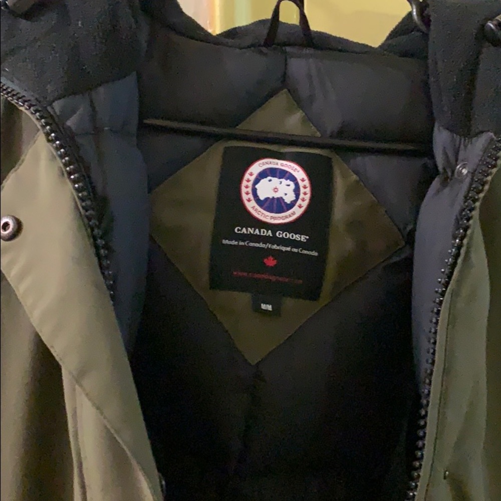 VICTORIA CANADA GOOSE